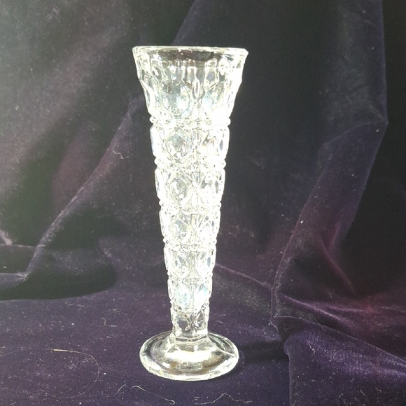 Elegant Clear Glass Vase - Picture 1 of 16
